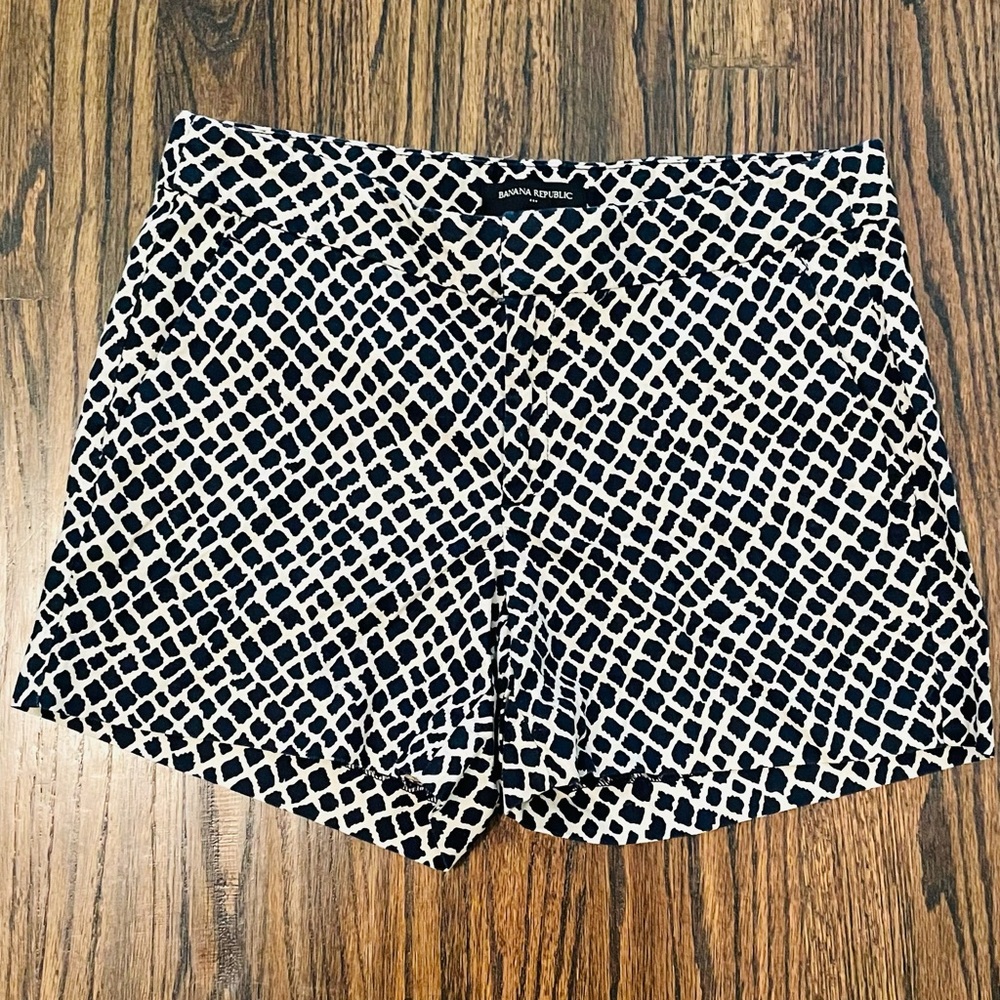 Banana Republic Black and Tan Dress Shorts